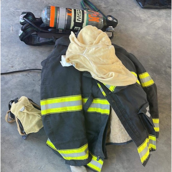 Meet your Posher, Tj - Picture 3 of 15